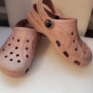 Little girls pink crocs size 10/11